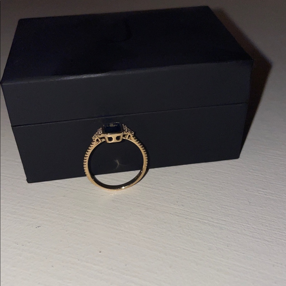 Jared’s London Blue Topaz Ring - Picture 6 of 9